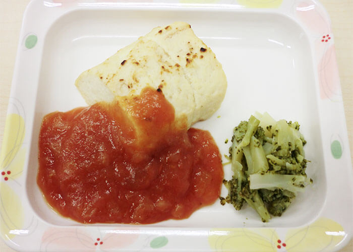 鶏のトマトソースかけの画像