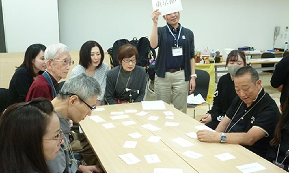 障害がある方が交流や情報交換をする様子